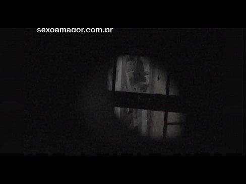 ❤️ Blondie dirakam video secara rahsia oleh intip kawasan kejiranan yang tersembunyi di sebalik batu bata kosong Lucah fb pada kami